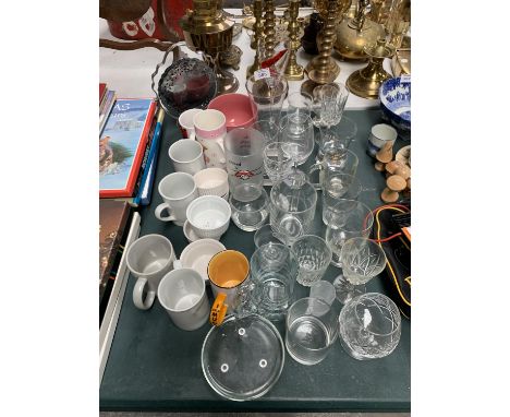 A COLLECTION OF GLASSWARE AND CERAMICS TO INCLUDE WINE GLASSES, RAMEKINS ETC 