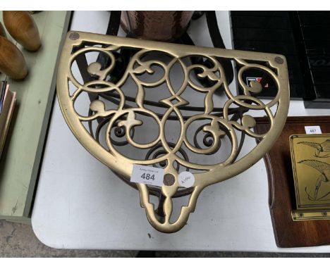 A VINTAGE TRIVET STAND 