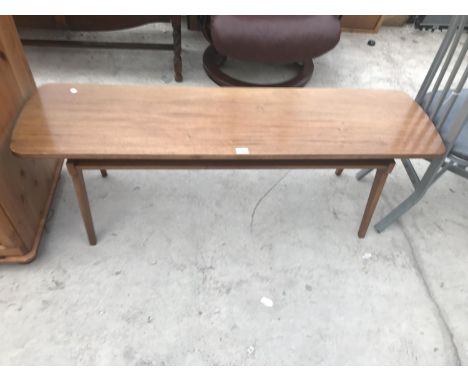 A RETRO TEAK COFFEE TABLE 