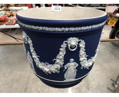 A WEDGWOOD DARK BLUE JASPERWARE DIP PLANTER / JARDINIERE 
