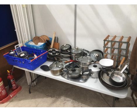 A LARGE CATERING LOT TO INCLUDE PANS, KNIFE BLOCKS, WINE RACK, UTENSILS, FLATWARE, CROCKERY ETC 