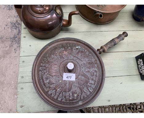 A VINTAGE MIDDLE EASTERN STYLE BRASS PAN 
