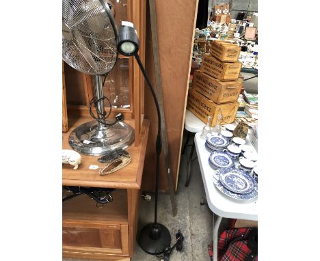 A RETRO STYLE FLEXI ADJUSTABLE SERIOUS READERS LIGHT IN WORKING ORDER 