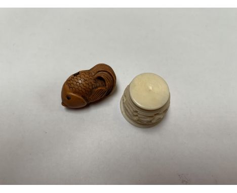 A JAPANESE FISH NETSUKE , TOGETHER WITH A CARVED LIDDED MINIATURE POT (2) 