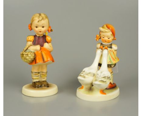 2 Hummel-Figuren, Goebel:  47 3/0  "Gänseliesl" und 81 2/0 "Erster Schulgang"  aus Sammlung: 47 3/0 "Gänseliesl", Bodenmarke 