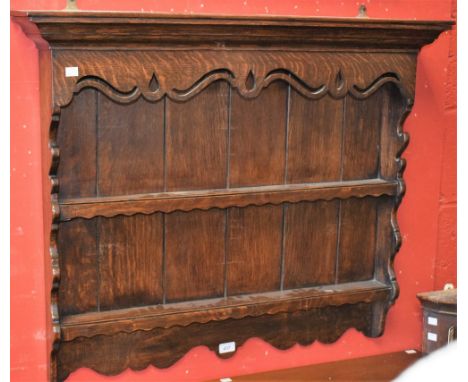 An oak wall hanging shelf/plate rack, 92.5cm wide