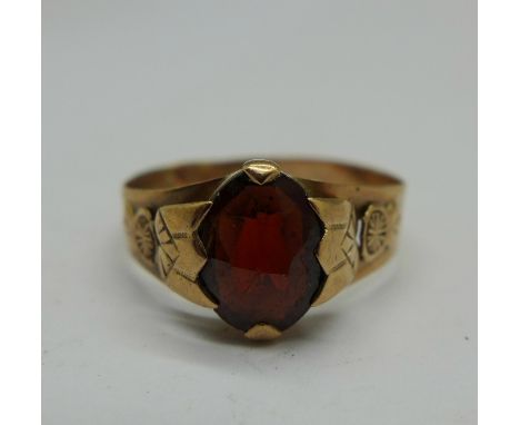 A yellow metal and garnet ring, 1.5g, O