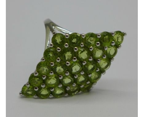 A large silver and peridot ring, R