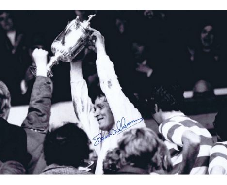 Autographed EVAN WILLIAMS 16 x 12 photo - B/W, depicting the Celtic goalkeeper holding aloft the Scottish Cup following a thu