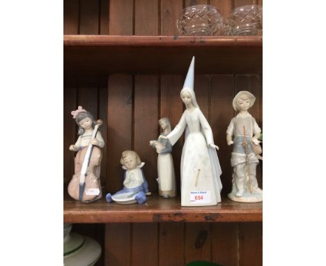 THREE LLADRO AND TWO NAO FIGURES