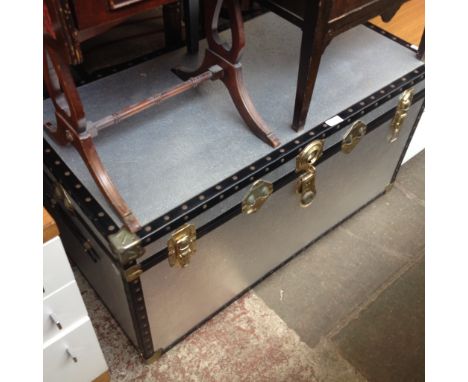 A LARGE TRAVEL TRUNK   H51CM W97CM D50CM