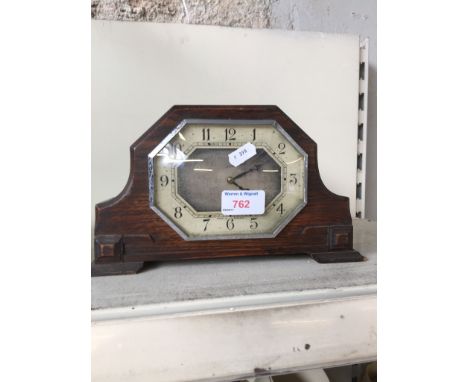 SMALL OAK MANTEL CLOCK    K5
