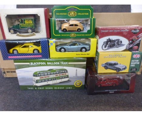 Collection of 33 boxed diecast models to include 8 x Matchbox Models of Yesteryear (red boxes), 4 x Corgi, Cameo, 3 x Maisto,