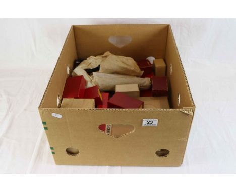18 Boxed Trix Twin Railway accessories to include 915 Permanent Way Formation, BR Yank Loco Goods, 675 Bogie Brick Wagon, 761