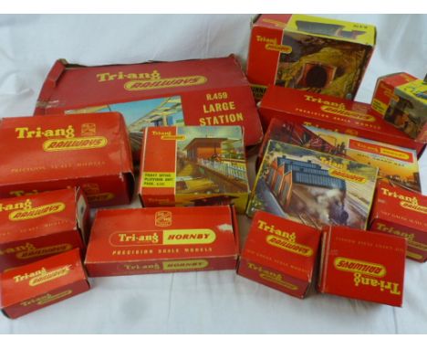 13 Boxed Traing / Hornby OO gauge trackside accessories to include R576 Tunnel, R188 River Bridge, R146 Modern Engine Shed, R