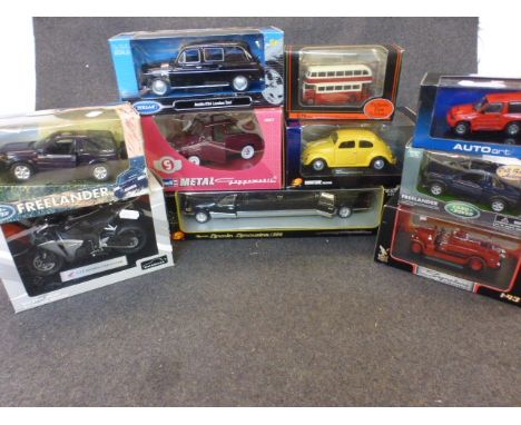 Collection of 10 boxed diecast models to include 1:24 Sunnyside Limousine 1996, 1955 VW Classical Beetle, Yat Ming Signature 