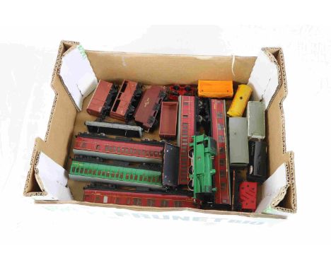 18 Items of Hornby Dublo model railway rolling stock to include coaches, wagons, flatbeds etc plus a Hornby Dublo tank engine