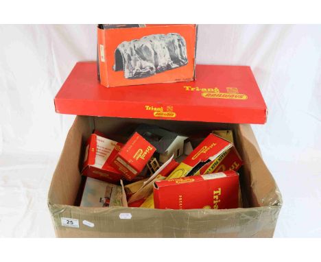 Collection of OO gauge model railway accessories mainly boxed to include R432 Girder Bridge Presentation Set, Playcraft PER68
