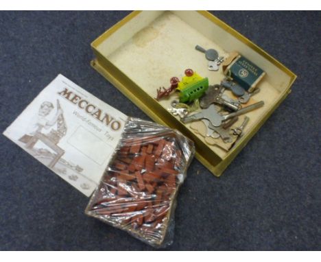 Group of vintage clockwork toy keys to include Schuco, Wee-Kin, Chad Valley, Meccano etc plus Meccano 1952 brochure etc