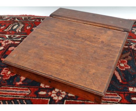 An Edwardian oak table top writing slope with hinged lid, width 32cm. 