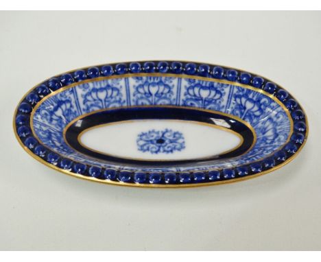A Royal Worcester 'Onion' pattern pin dish, No.556, RD No.369038, puce printed mark, width 11cm. 