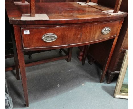 An early 19th century mahogany bow front side table fitted a single drawer on square tapering legs, width 91cm. 