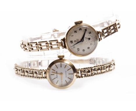 LADY'S TUDOR ROYAL MANUAL WIND WRIST WATCH, the round white dial with applied Arabic numerals in black, subsidiary seconds at