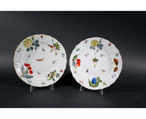 SET OF HEREND DISHES - FRUITS & FLOWERS a set of 22 Herend dishes painted in the Fruits & Flowers design, Model No 1522. Each