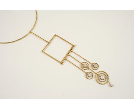 AN OPAL AND 18CT. GOLD NECKLACE BY WENDY RAMSHAW (b. 1939) the openwork geometric design is mounted with circular opal caboch
