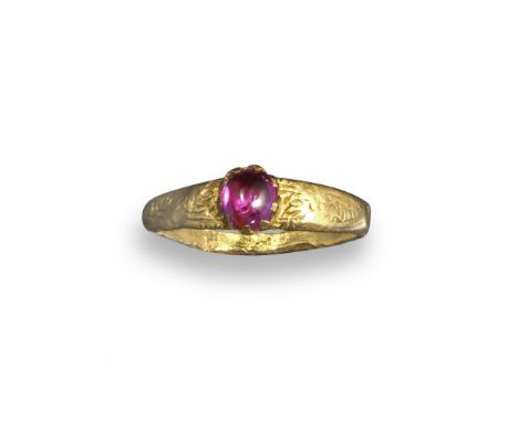 A late Medieval cabochon ruby-set gold ring, with engraved decoration to each shoulder (rubbed), size M