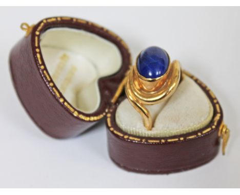 A 9ct gold lapis lazuli cabochon ring, hallmarked, gross wt. 5.5g, size S, with box.