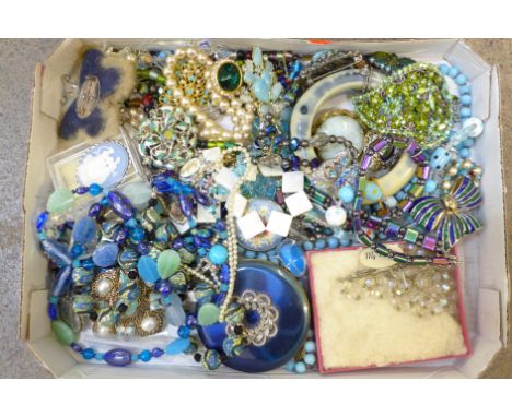 Costume jewellery and a compact