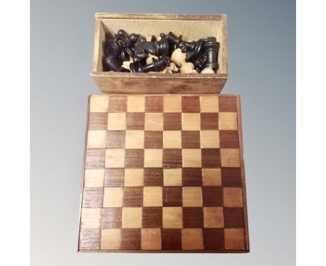 A boxwood chess set together with a wooden chessboard (diameter 20cm)