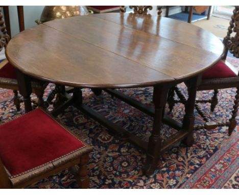 An early 18th century oak gateleg table W.140cm