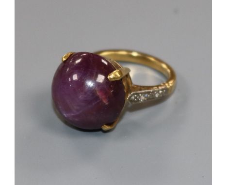 An 18ct gold and cabochon star ruby set ring, with diamond set shoulders, size K.