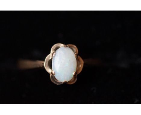 9ct Gold opal ring Size M