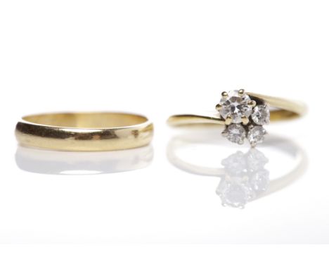 UNUSUAL DIAMOND CLUSTER RINGset with four brilliant cut diamonds, the largest approximately 0.20 carats, in eighteen carat go