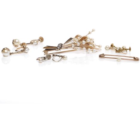 LOT OF EARLY TWENTIETH CENTURY PEARL SET JEWELLERYcomprising a spray brooch, a bar brooch and three pairs of earrings (5)