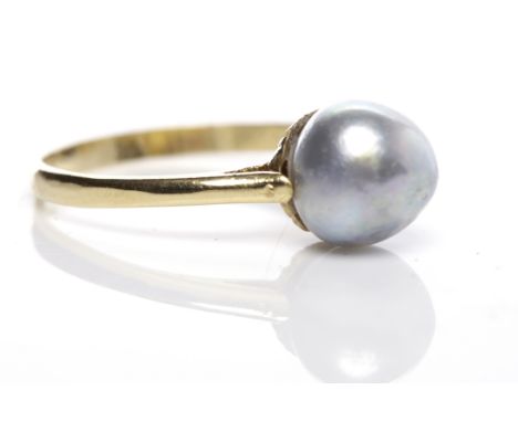 PEARL SET RINGset with a single grey pearl approximately 8.2mm across, unmarked, size P-Q