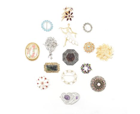 An assorted collection of vintage &amp; later costume jewellery brooch pins. The brooches to include; gold &amp; silver tone 