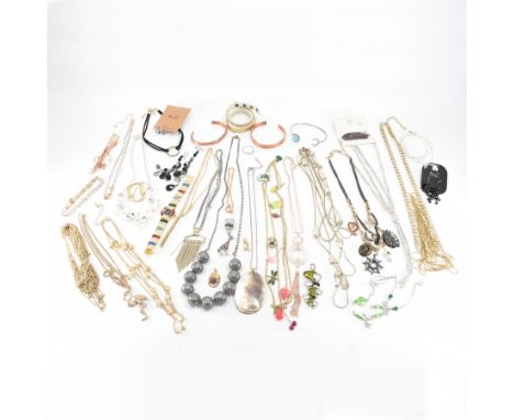 An assorted collection of costume jewellery. The lot to include; gold, silver, rose gold &amp; brass tone metals, necklaces, 