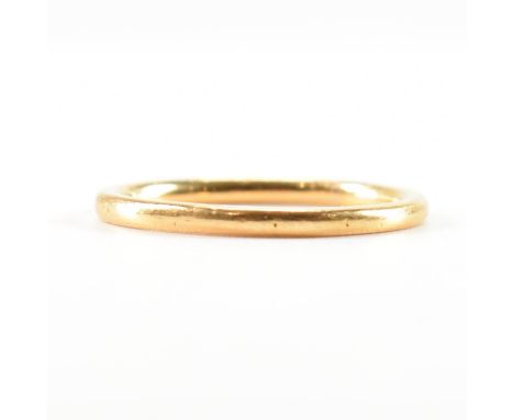 A hallmarked 22ct yellow gold band ring. The wedding band style ring of D form. Hallmarked for London 1949, makers marks for 