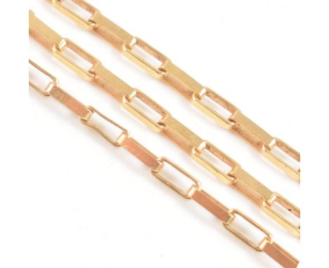 A hallmarked 9ct yellow gold necklace chain. The chain comprised of uniform rectangular links united by a spring ring clasp. 