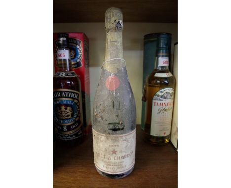 A 75cl bottle of Moet & Chandon 1975 vintage champagne. Condition Report: Provenance: From the estate of the late actor Geoff