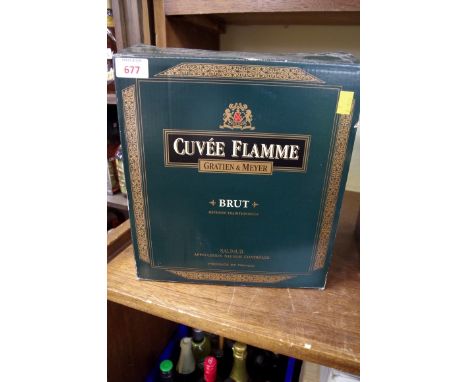 Five 75cl bottles of Gratien & Meyer Cuvee Flamme Saumur sparkling wine, in oc. (5)