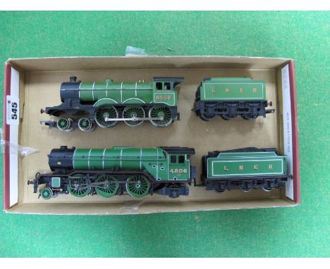 Two 'OO' Gauge/4mm L.N.E.R Green Unboxed Steam Locomotives, Bachmann Class V2 2-6-2 Reg No. 4806. Plus six wheel tender, Horn