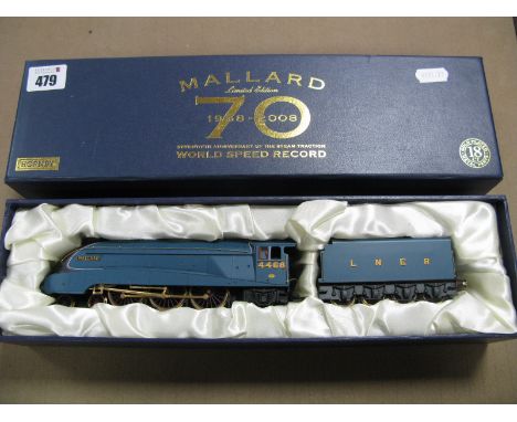 Hornby (China) "OO" Gauge/4mm Ref R2684 Limited Edition Gold Plated Class A4 4-6-2 Steam Locomotive and Eight Wheel Tender, L