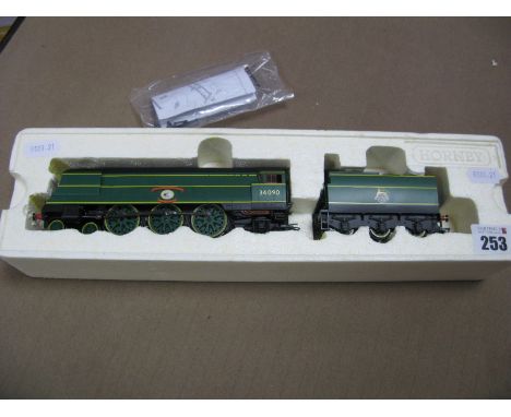 Hornby "OO" Gauge/4mm (China) Ref. R2692 SR BB/WC Class 4-6-2 Steam Locomotive and Six Wheel Tender, BR Malachite green, "Sir