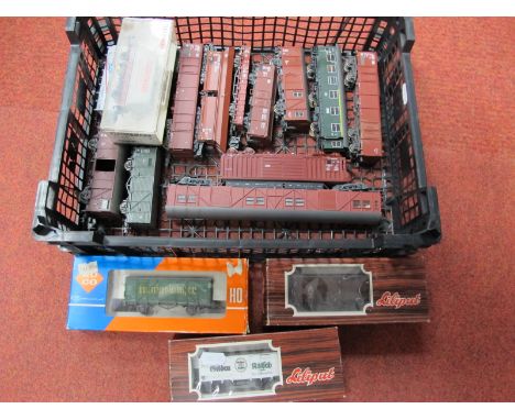 Seventeen Items 'HO' Gauge Continental Outline Rolling Stock, boxed/unboxed, by Roco, Liliput, Fleischmann, etc. Box vans, lo