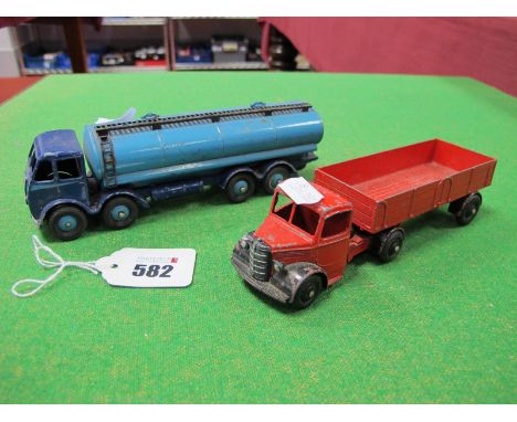 Dinky Toys No 504 Foden 14 ton tanker, 1st type cab, two tone blue plus a articulated Bedford in red, both fair/playworn.